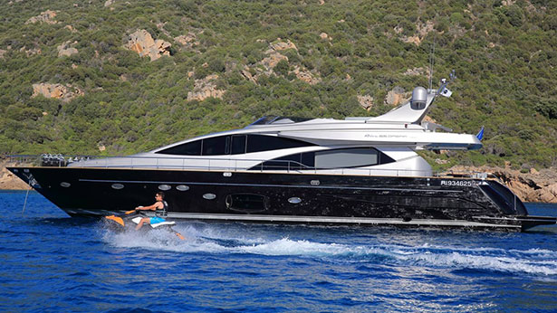 26m motor yacht Black Pearl Ajaccio Riva 85 sold by Nautique Yachting