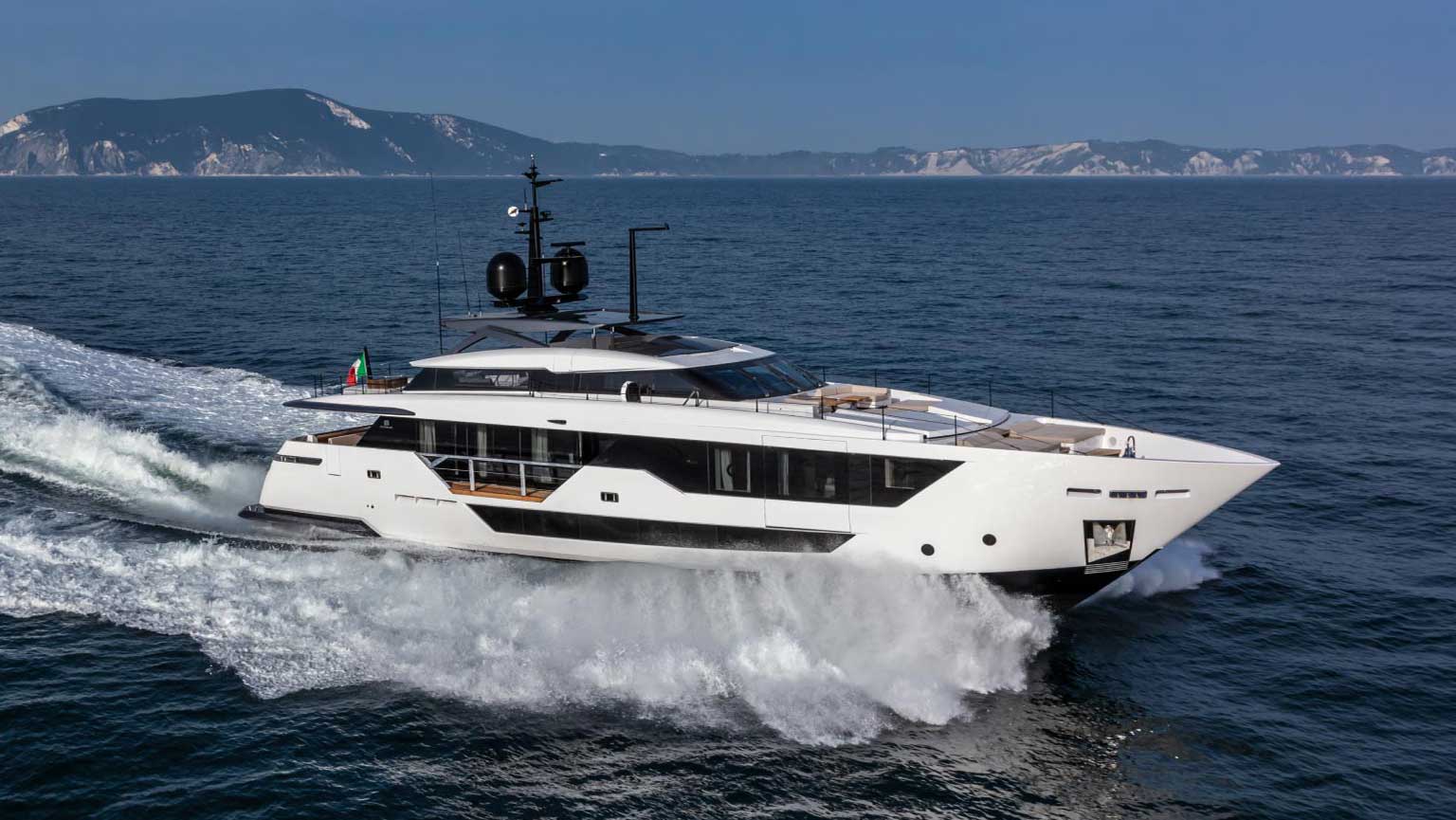 SOLD | New-Build Custom Line Saetta 106