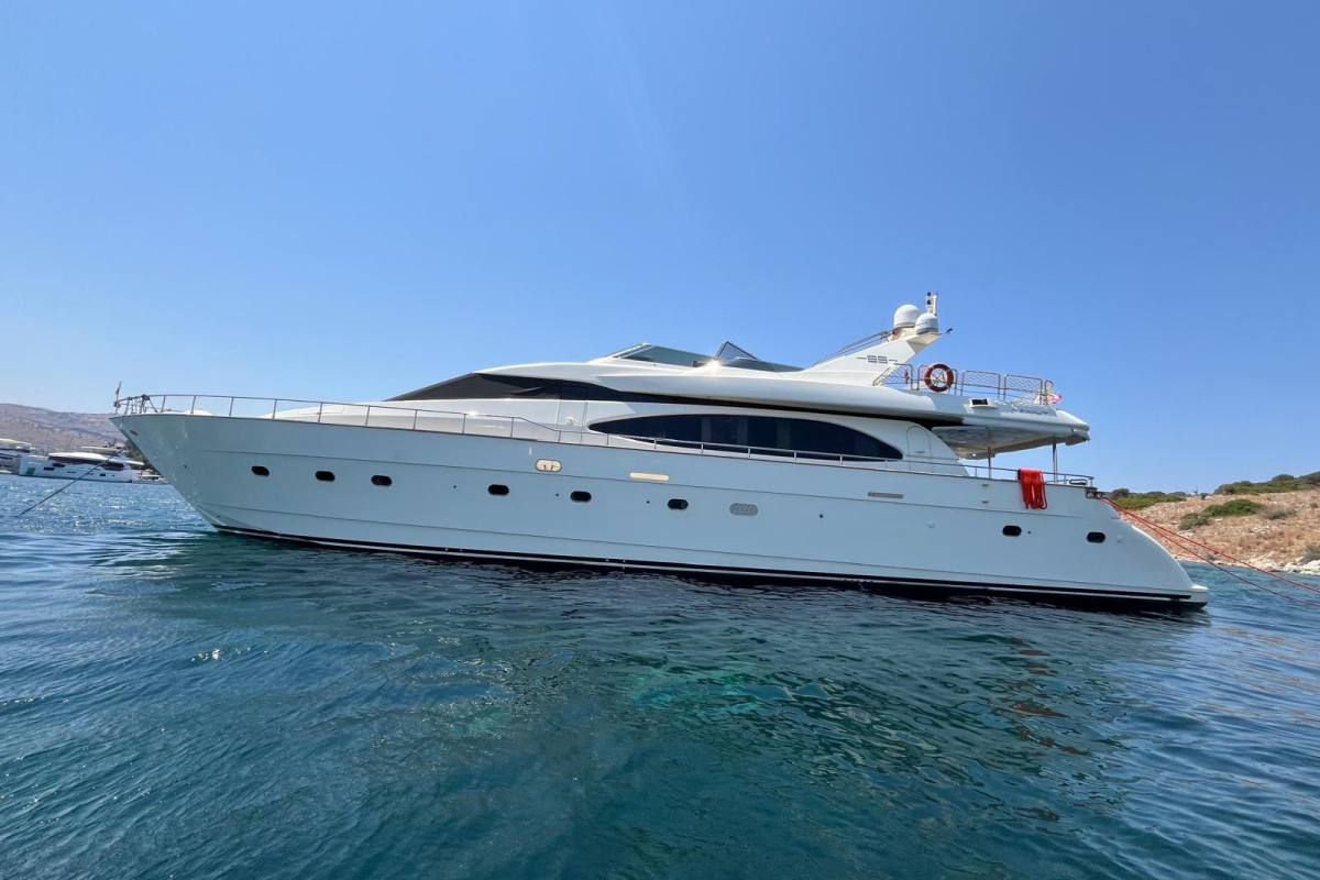 2005 AZIMUT 85 0