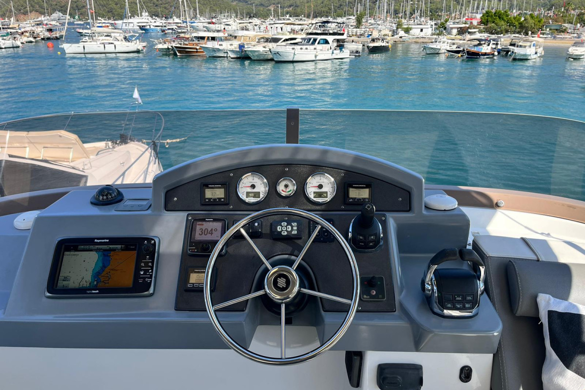 2014 BENETEAU SWIFT TRAWLER 50 19