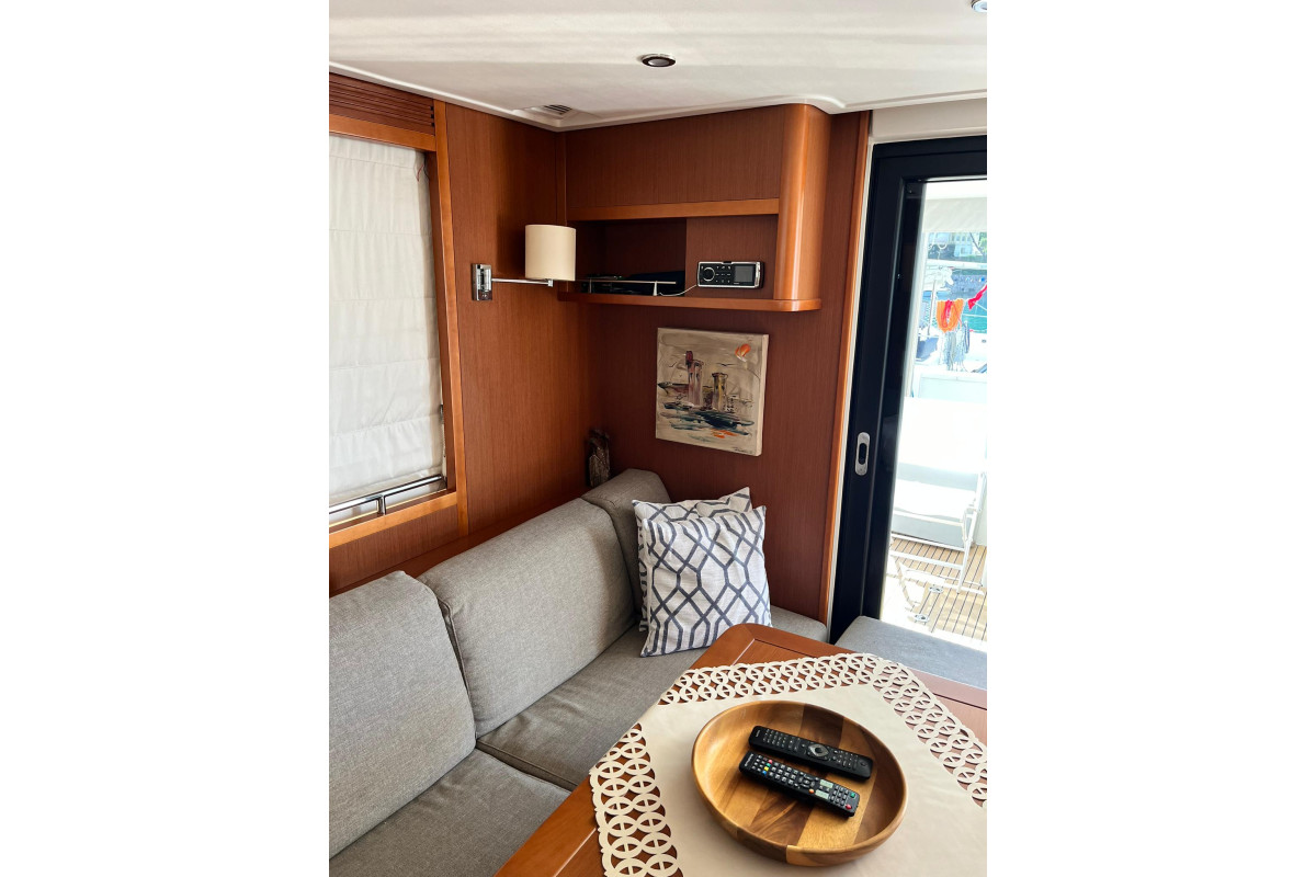 2014 BENETEAU SWIFT TRAWLER 50 23