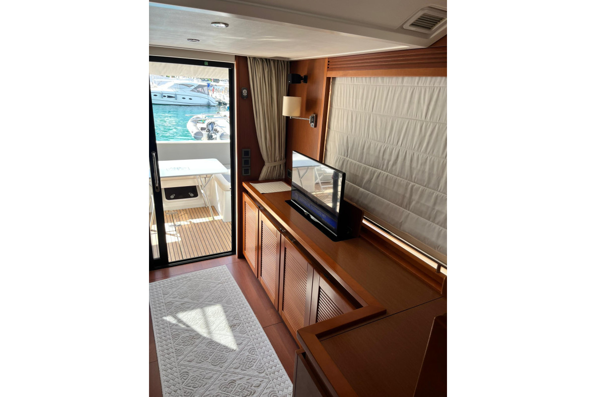 2014 BENETEAU SWIFT TRAWLER 50 26