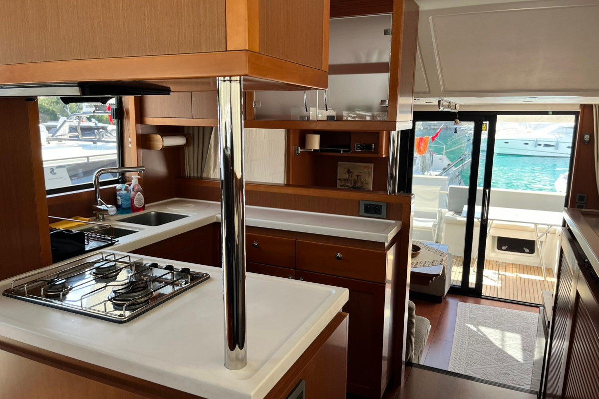 2014 BENETEAU SWIFT TRAWLER 50 28