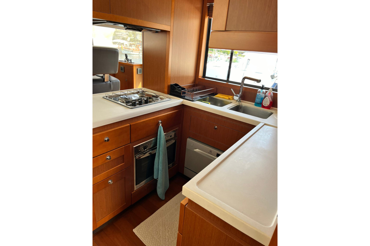 2014 BENETEAU SWIFT TRAWLER 50 30