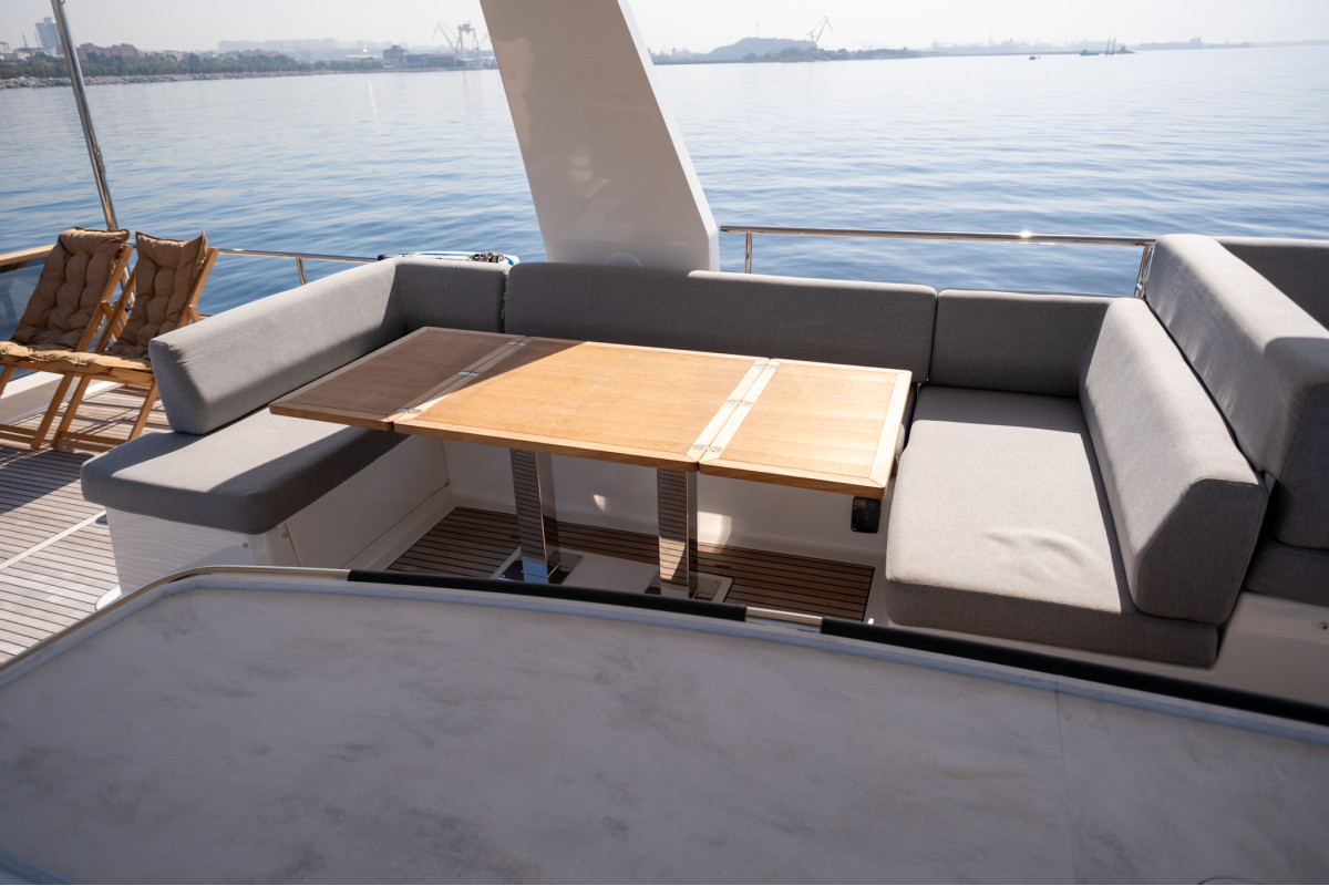 2023 BENETEAU GRAND TRAWLER 62 17