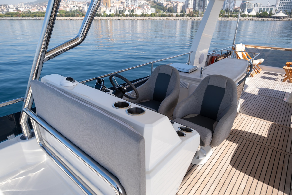 2023 BENETEAU GRAND TRAWLER 62 14