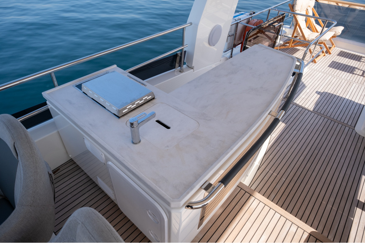 2023 BENETEAU GRAND TRAWLER 62 15